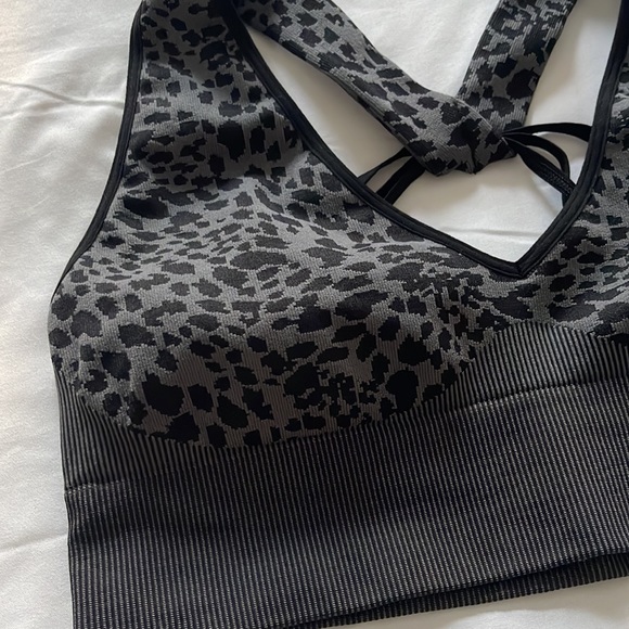 Good American Sport Bra - Picture 4 of 9